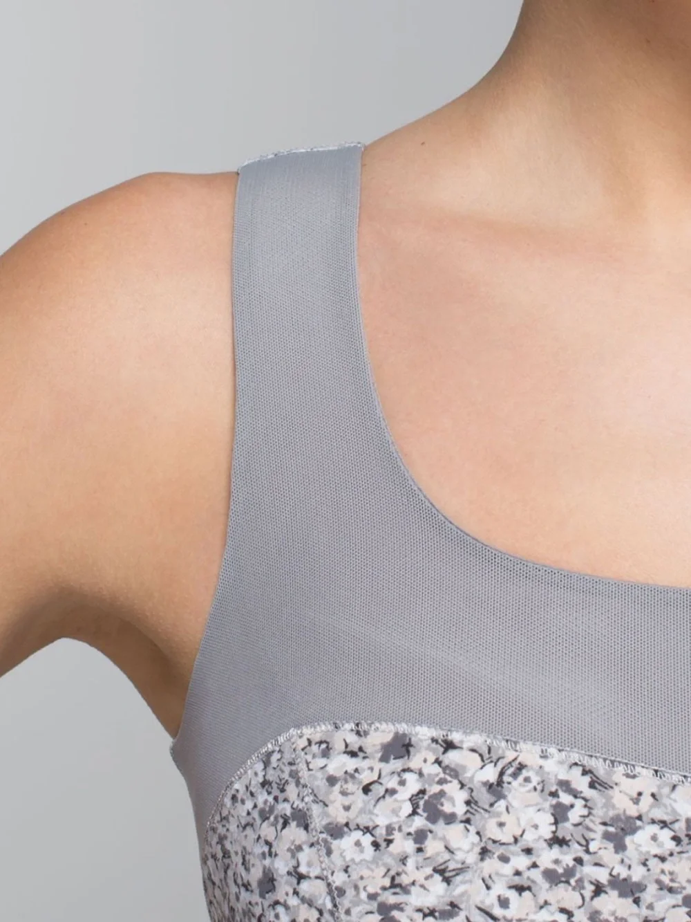 Lululemon Elevate Mesh Tank Y2K Petite Fleur Silver Grey 6 Bubble Hem LogoCharm